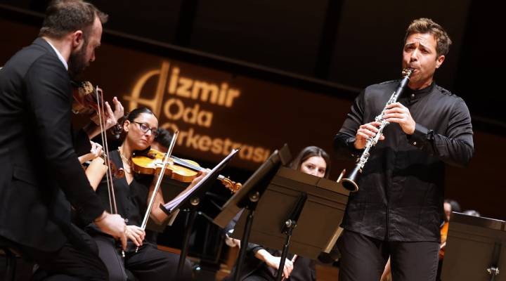 İzmir Oda Orkestrası dünyaca ünlü klarnetçi Barragán ile sahne aldı