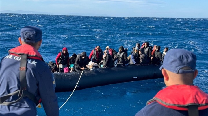 İzmir açıklarında 37 kaçak göçmen kurtarıldı