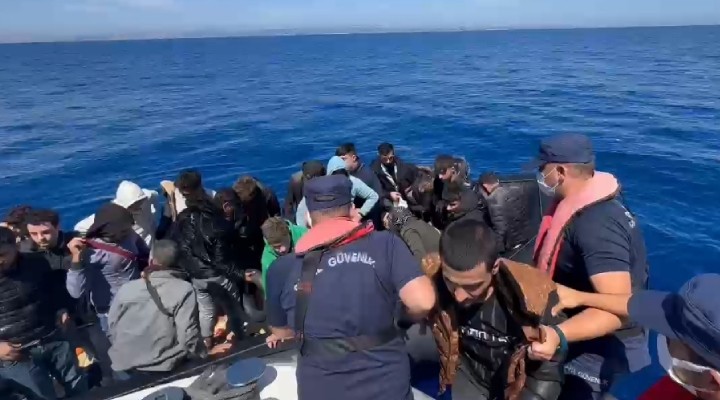 İzmir açıklarında 39 kaçak göçmen kurtarıldı!
