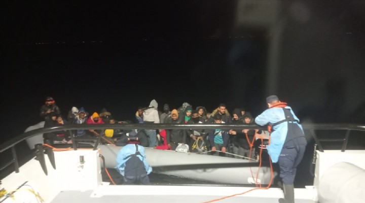 İzmir açıklarında 75 göçmen kurtarıldı!