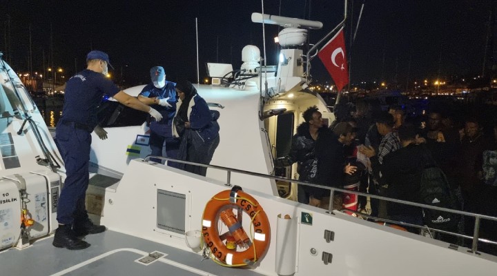 İzmir açıklarında geri itilen 42 kaçak göçmen kurtarıldı