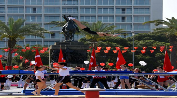 İzmir de 19 Mayıs coşkusu