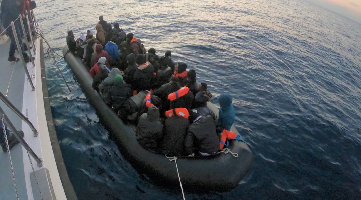 İzmir de 116 kaçak göçmen kurtarıldı