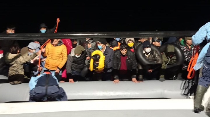 İzmir de 147 kaçak göçmen kurtarıldı