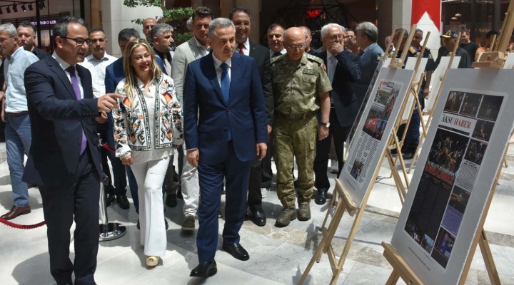 İzmir de  15 Temmuz Manşetleri Gazetecilik Atölyesi Sergisi  açıldı