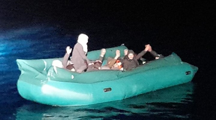 İzmir de 16 kaçak göçmen yakalandı