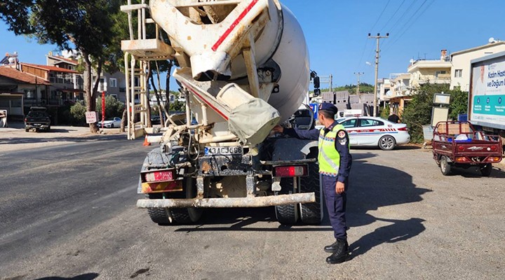 İzmir de 160 sürücüye 200 bin 445 lira ceza!