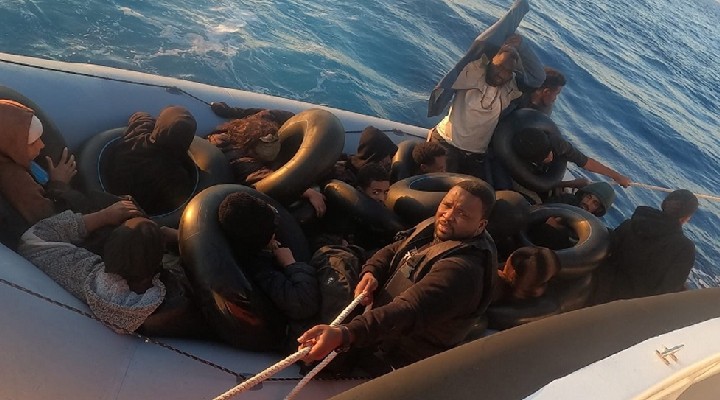 İzmir de 21 kaçak göçmen yakalandı