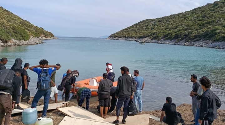 İzmir de 22 kaçak göçmen yakalandı