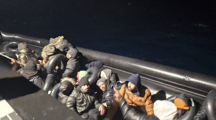 İzmir de 29 kaçak göçmen yakalandı