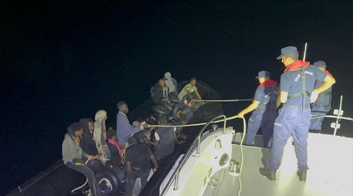 İzmir de 32 kaçak göçmen yakalandı
