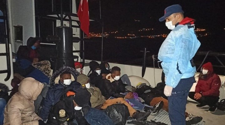 İzmir de 49 kaçak göçmen kurtarıldı
