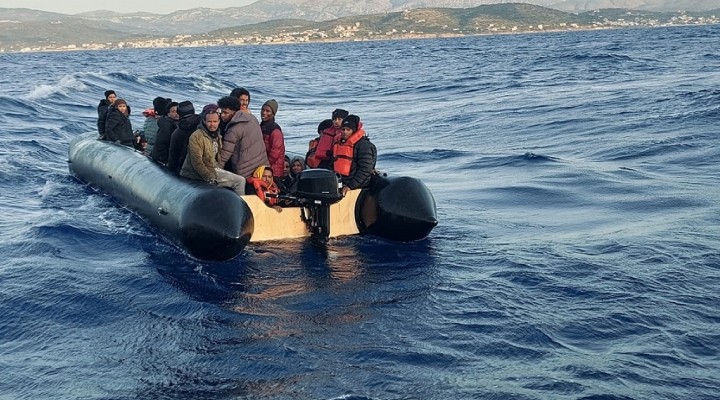 İzmir de 73 kaçak göçmen kurtarıldı