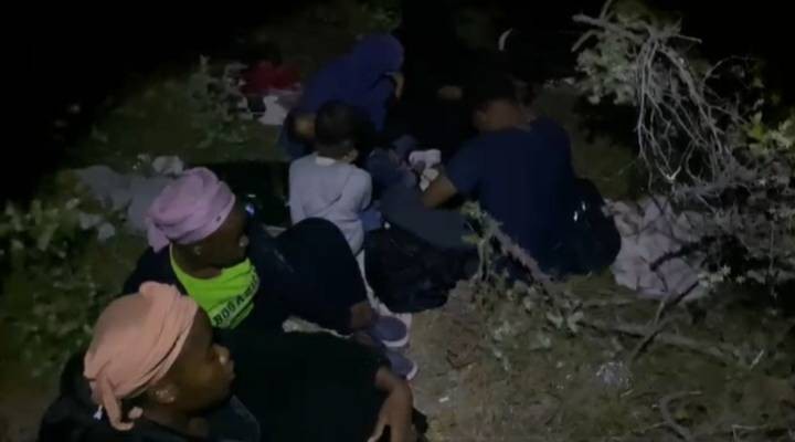 İzmir de 8 düzensiz göçmen yakalandı