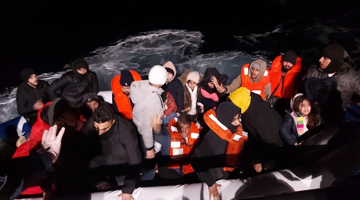İzmir de 80 kaçak göçmen kurtarıldı