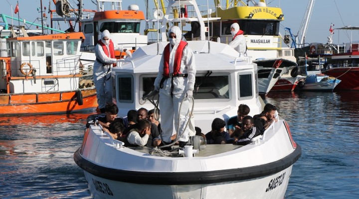 İzmir de 82 kaçak göçmen kurtarıldı