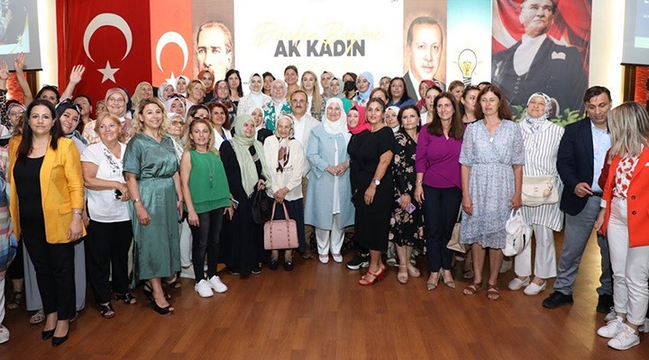 İzmir de  AK Kadın  buluşması