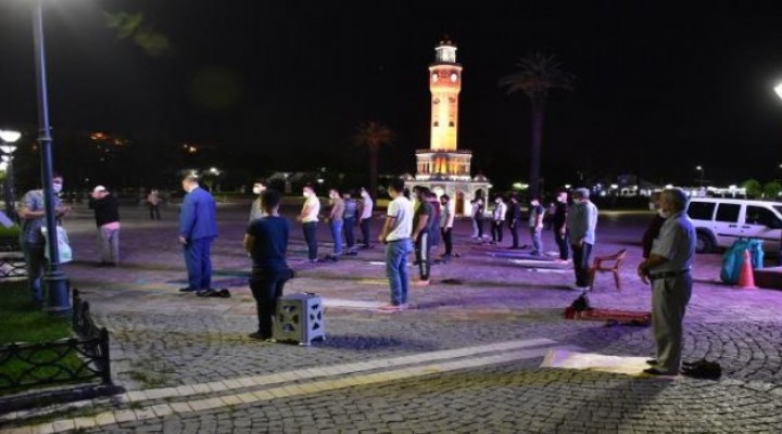 İzmir de Ayasofya için şükür namazı...