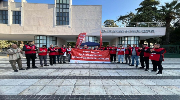 İzmir de Büyükşehir Belediyesi işçilerinin oturma eylemi 2 nci gününde