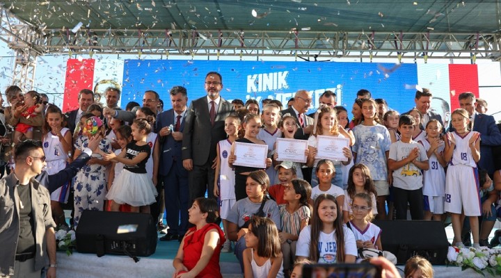 İzmir de Gençlik Merkezi açıldı
