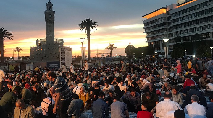 İzmir de Kadir Gecesi manzarası