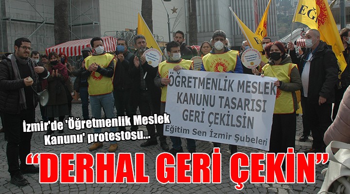İzmir de  Öğretmenlik Meslek Kanunu  protestosu