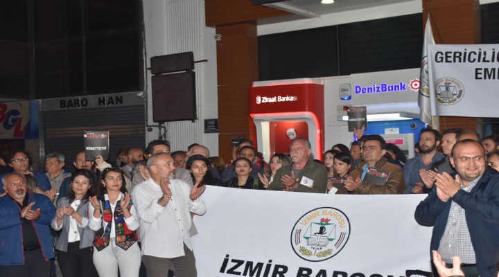 İzmir de YSK isyanı... Avukatlar protesto etti