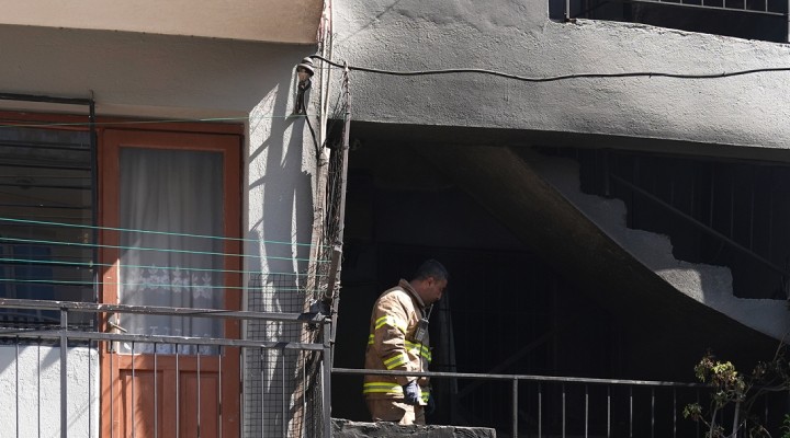 İzmir de apartman dairesinde yangın