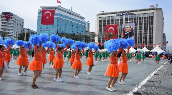 İzmir de bayram coşkusu