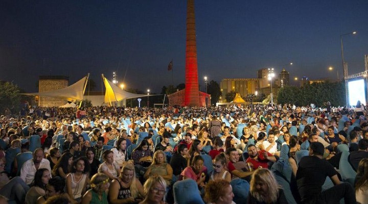 İzmir de çim konserleri başlıyor