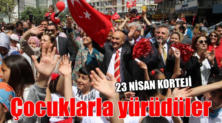 İzmir de coşkulu 23 Nisan korteji