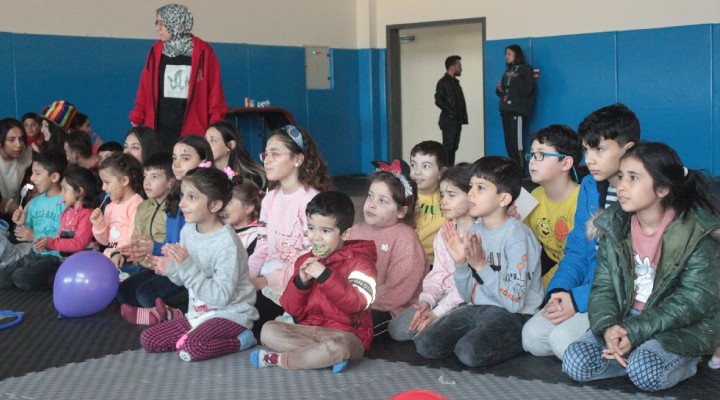 İzmir de depremzede çocuklara moral