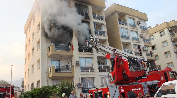 İzmir de ev yangını