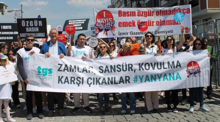 İzmir de gazeteciler omuz omuza yürüdü