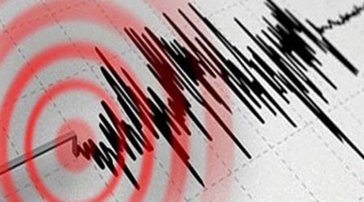 İzmir de gece yarısı deprem