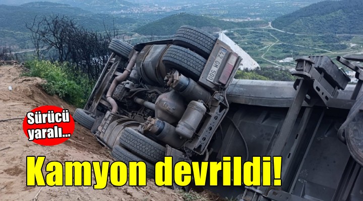 İzmir'de kamyon şarampole devrildi!