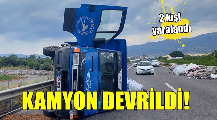 İzmir de kamyonet devrildi: 2 yaralı...