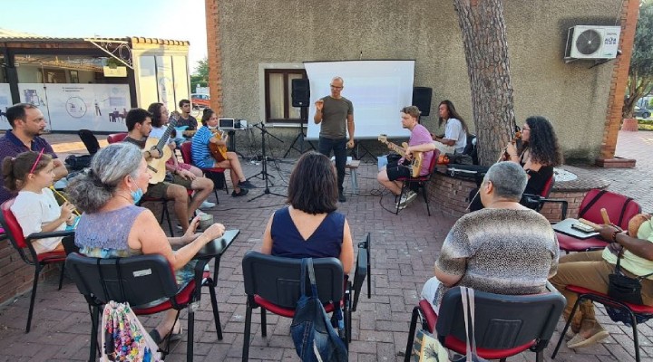 İzmir de kolektif hayal gücü ve müzik buluşmaları