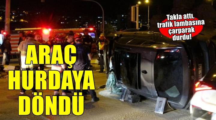 İzmir de kontrolden çıkarak takla atan otomobil, trafik lambasına çarptı: 1 yaralı