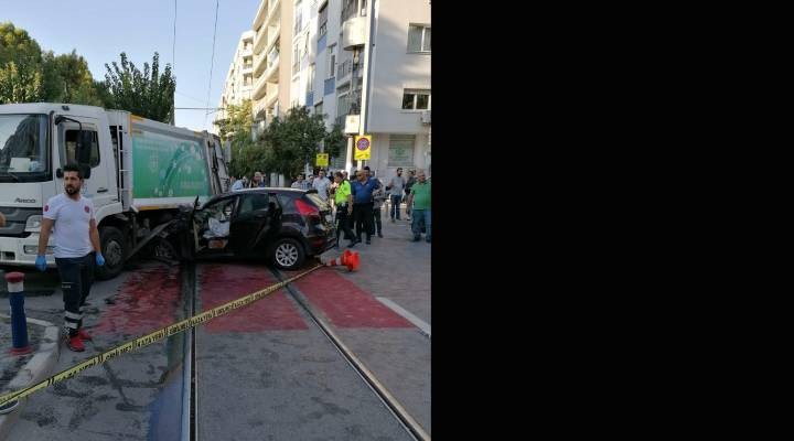 İzmir de korkunç kaza: 2 ölü