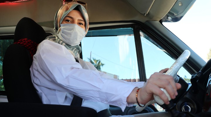 İzmir de minibüs şoförlüğüne kadın eli değdi