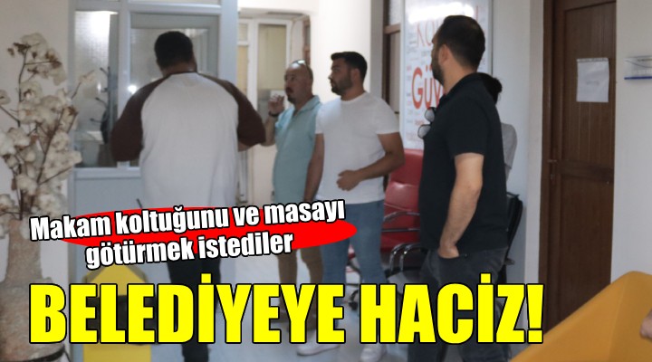 İzmir de o belediyeye haciz geldi... Makam koltuğunu almak istediler!