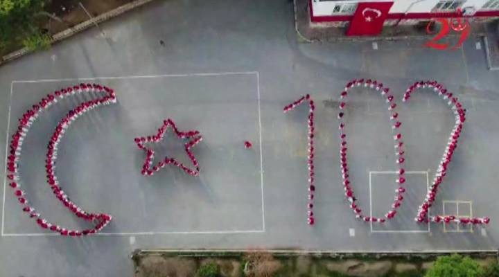 İzmir de öğrencilerden 29 Ekim e özel koreografi