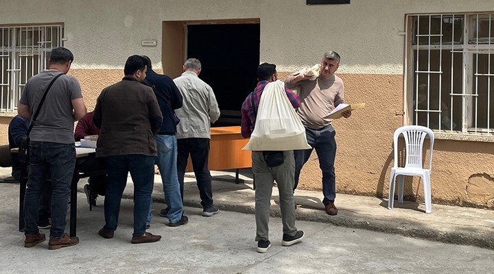 İzmir de seçim torbaları sandık kurullarına teslim ediliyor