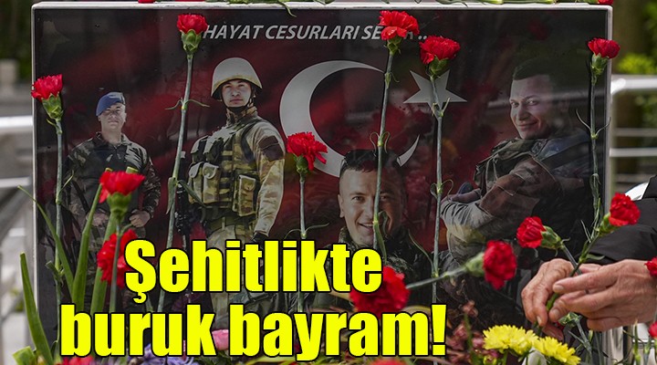 İzmir'de şehit aileleri arife günü yakınlarının mezarını ziyaret etti