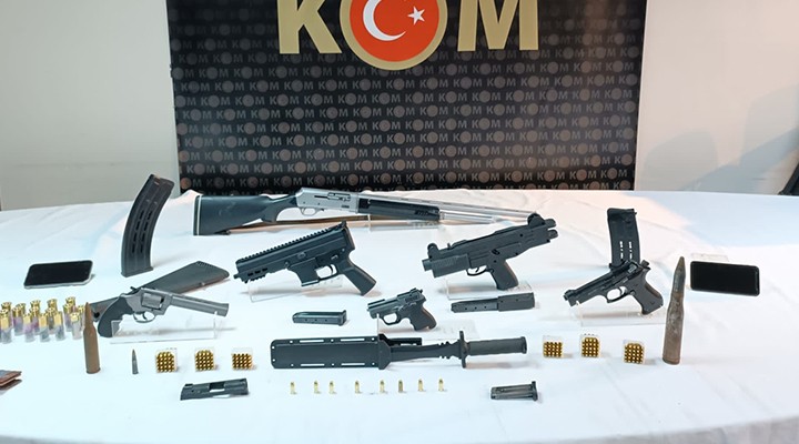 İzmir de silah kaçakçısı yakalandı!