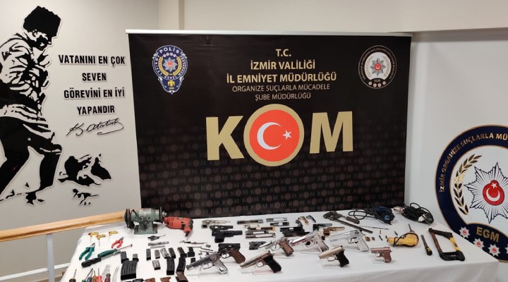 İzmir de silah tüccarı yakalandı