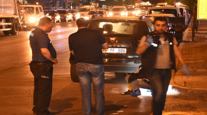 İzmir de silahlı saldırı.. Baba oğul yaralı