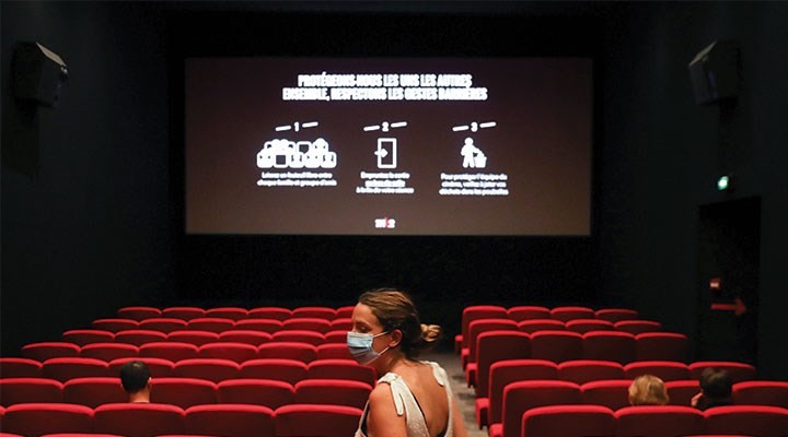 İzmir de sinema salonlarının açılışına erteleme!