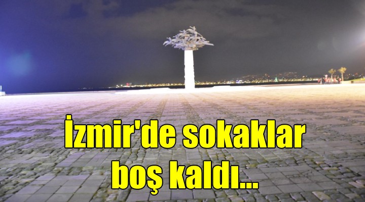 İzmir de sokaklar boş kaldı